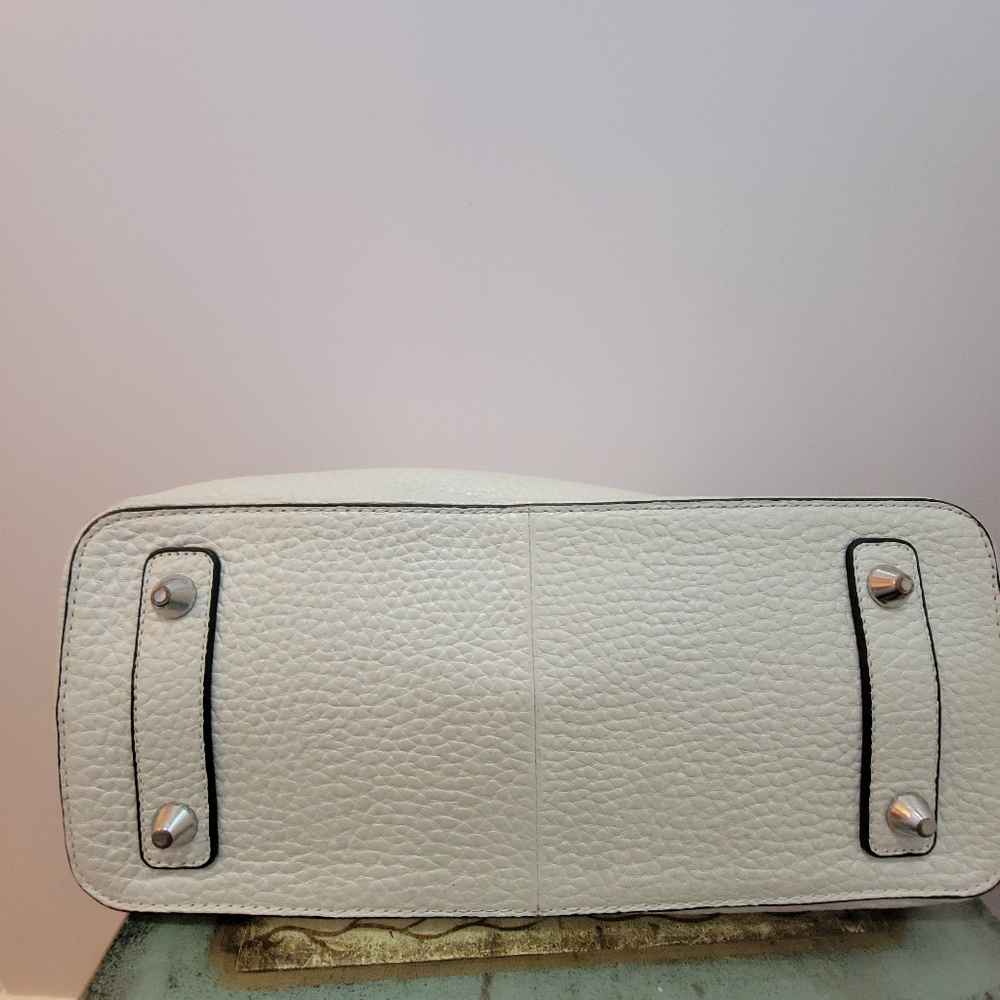 Charles Jourdan White Pearl Pebble Leather Purse - Picture 5 of 16